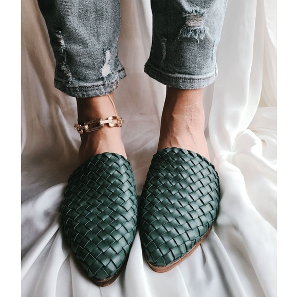 🆕️The Grace// Hunter green Woven Flat - Picture 2 of 4